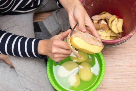 woman peeling potatoesの写真素材