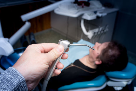 The dentist works with the client in the clinic .のeditorial素材