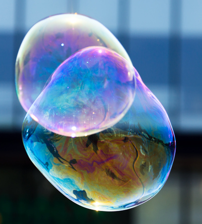 Beautiful soap bubbles fly in the city .