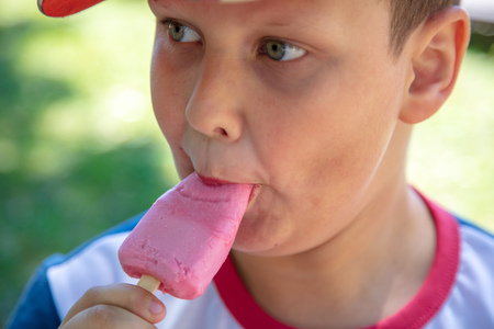 The face of the boy eats ice cream .の写真素材