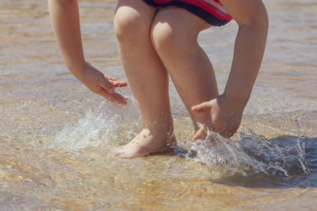 The legs of a girl in the water in a fountain .の写真素材