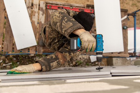Thermal insulation of walls in the house foam .