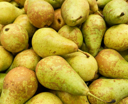 Ripe pears on the storefront in the store .の写真素材