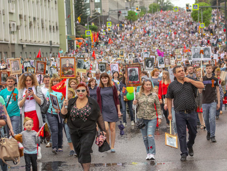 Lipetsk, Russia - May 9, 2019: Action Immortal Regiment. People come with photos of the military in World War II.のeditorial素材