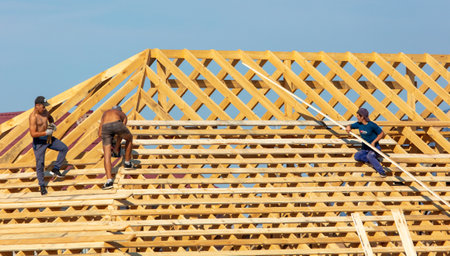 Lipetsk, Russia - August 30, 2019: Workers work with a tree on the roof of the house. Construction of the cottage.のeditorial素材