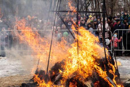 Lipetsk, Russia - March 14, 2021: Burning effigy for the coming of spring. Pagan Russian holiday Maslenitsaのeditorial素材