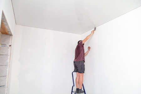 The technology of stretching the stretch ceiling in the room. Home renovationの写真素材