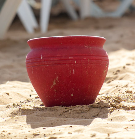 The clay pot stands on the sand.の写真素材