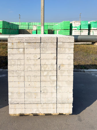 A stack of white bricks is sitting on a pallet. The bricks are piled high and are white in colorの写真素材