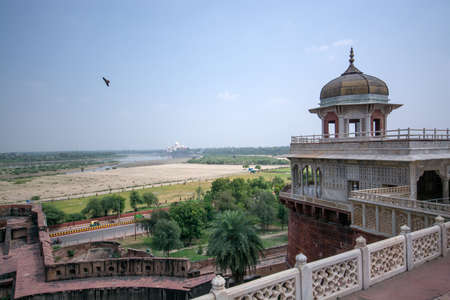 agra uttar pradesh india on 21st september 2018: taj mahal view from agra fort uttar pradesh india.のeditorial素材