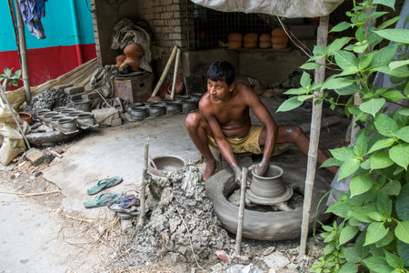 south 24 pargana west bengal india on 16th August 2021:
In a village in rural Bengal, a potter is making a pots.のeditorial素材