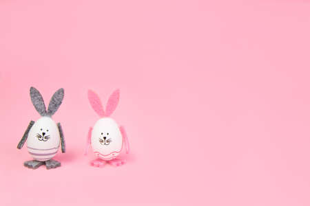 Easter. Easter bunnies, with their own hands on a pink background. mocapの写真素材