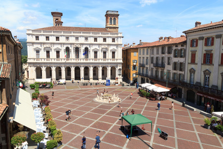 Town square Piazza Vecchia and palace Palazzo Nuovo in Bergamo, Citta Alta, Italyのeditorial素材