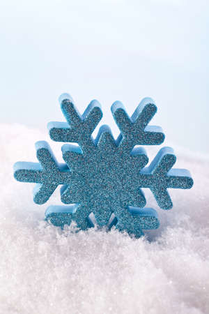 blue christmas snowflake star decoration in snowの写真素材