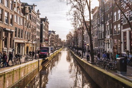 Channels of Amsterdam. Typical Amsterdam architecture. Urban space in the springのeditorial素材