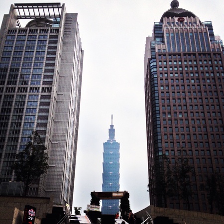 101 caught in betweenの素材