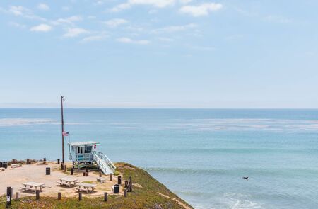 A lifeguard shack overlooking the Pacific ocean in Malibu, California.の写真素材