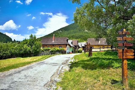 Vlkolinec. Typical entrance to a settlement with wooden statues. Wooden huts in beautiful Vlkolinec traditional village in Slovakia. Folks architecture typical of the Central European type.のeditorial素材
