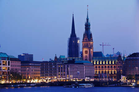 The picture shows the Inner Alster and the town hall taken in the evening.のeditorial素材