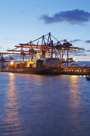 The container vessel Dublin Express is loaded/unloaded at the container terminal Hamburg Burchardkai on May 2014, 03. The vessel is owned by Hapag-Lloyd.のeditorial素材