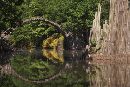 Arch Bridge in Kromlau, Saxony, Germany. Colorful autumn in Germany. Rakotz bridge in Kromlauの写真素材