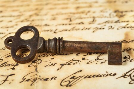 Old key on letter backgroundの写真素材