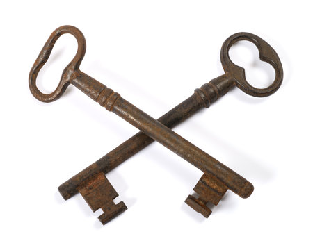 Old Keys crossed isolated on white backgroundの写真素材