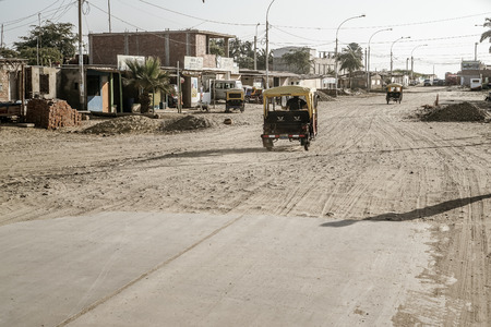 There was one road to the city of Colan that literally stopped and turned into sandのeditorial素材