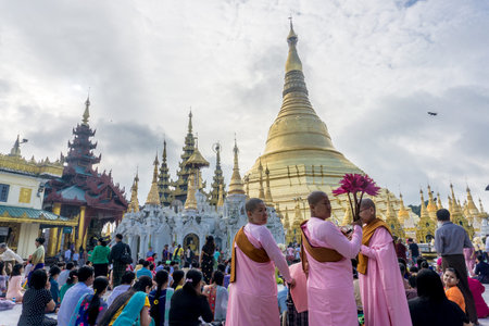 Shwedagon Pagoda (officially named Shwedagon Zedi Daw) and also known as the Great Dagon Pagoda.  A  gilded stupa located in Yangon, Myanmar.のeditorial素材