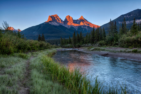 Three Sisters Sunriseの写真素材