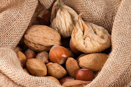  Nuts and dried figs