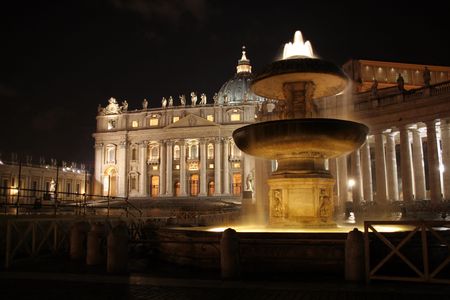 Nightshot of Saint Peter's Basilica with a fountain in front: tripod shot at 100 ISO beautiful and sharpのeditorial素材