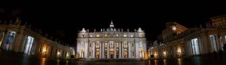 Night-shot panorama of St. Peter's Basilica, the colonnade and St. Peter's squareのeditorial素材
