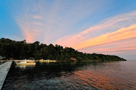 A beautiful picture of the sea at the sunset
