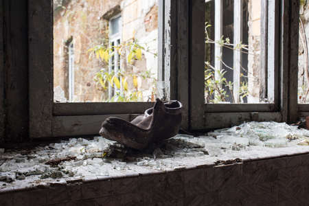 A picture of an abandoned shoe in a bedlamの写真素材