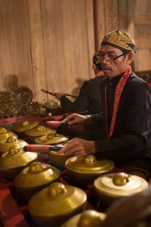 Java Indonesia - 6-5-2012: a Javanese traditional musician performing original GAMELAN ORCHESTRAのeditorial素材