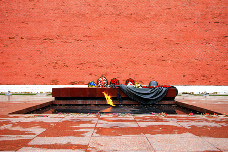 The tomb of the Unknown Soldier at the wall of Kremlinのeditorial素材
