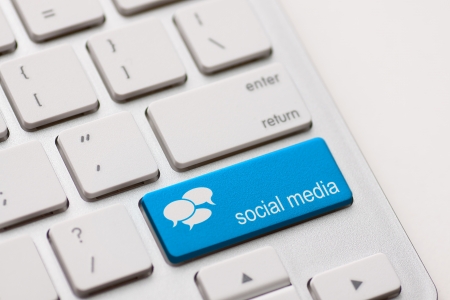 Social Media button on a keyboard with speech bubbles の写真素材