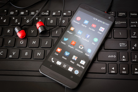 BELCHATOW, POLAND - APRIL 06, 2014: Social media icons on smart phone screenのeditorial素材