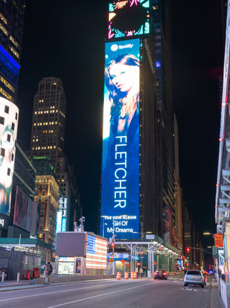 New York City, United States - September 19, 2022. U.S. Army recruiting office late at night in an almost empty Times Squareのeditorial素材