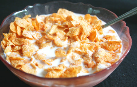 Bowl of cerreal and milk close up