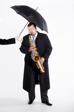 
lone musician and hand girl with an umbrella               
の写真素材