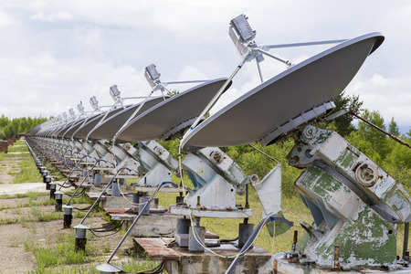 Round-the-clock tracking of the sun with a variety of radio telescopes continuously moving behind the starの写真素材