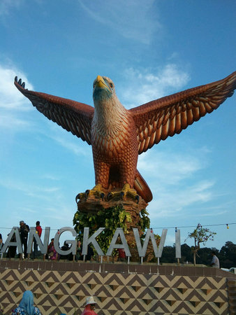 Big eagle statue at langkawi malaysia.の素材