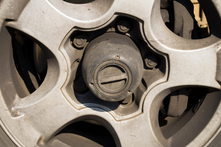 The mechanism connecting the front axle on the SUV