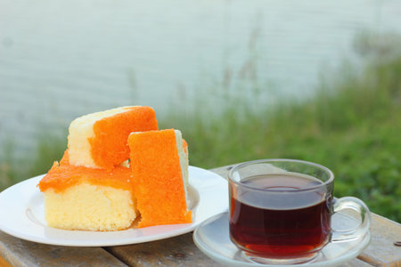 Butter cake and hot tea 