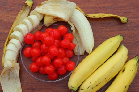 Bananas and cherries の写真素材