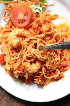 Shrimp spaghetti with sauce の写真素材