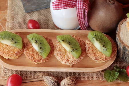 Kiwi cake with fresh milk is deliciousの写真素材