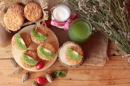 Kiwi cake with fresh milk is deliciousの写真素材